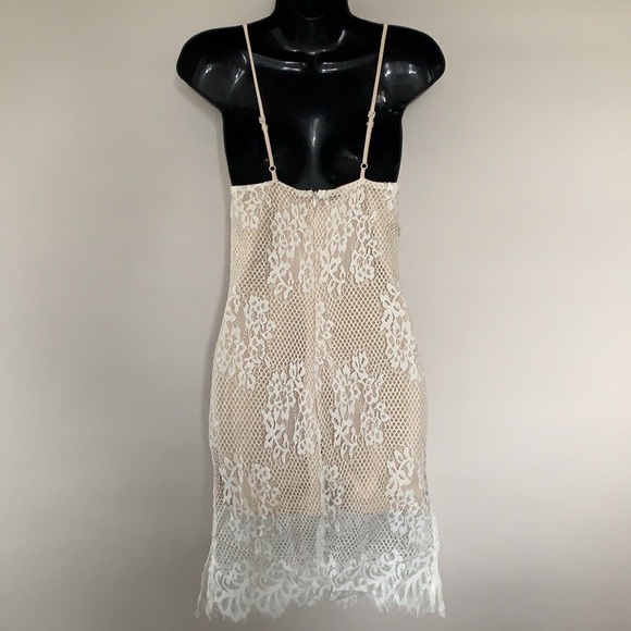 ASTR the Label Nude and Orange Lace Overlay V Neckline Slip Dress - Picture 10 of 14